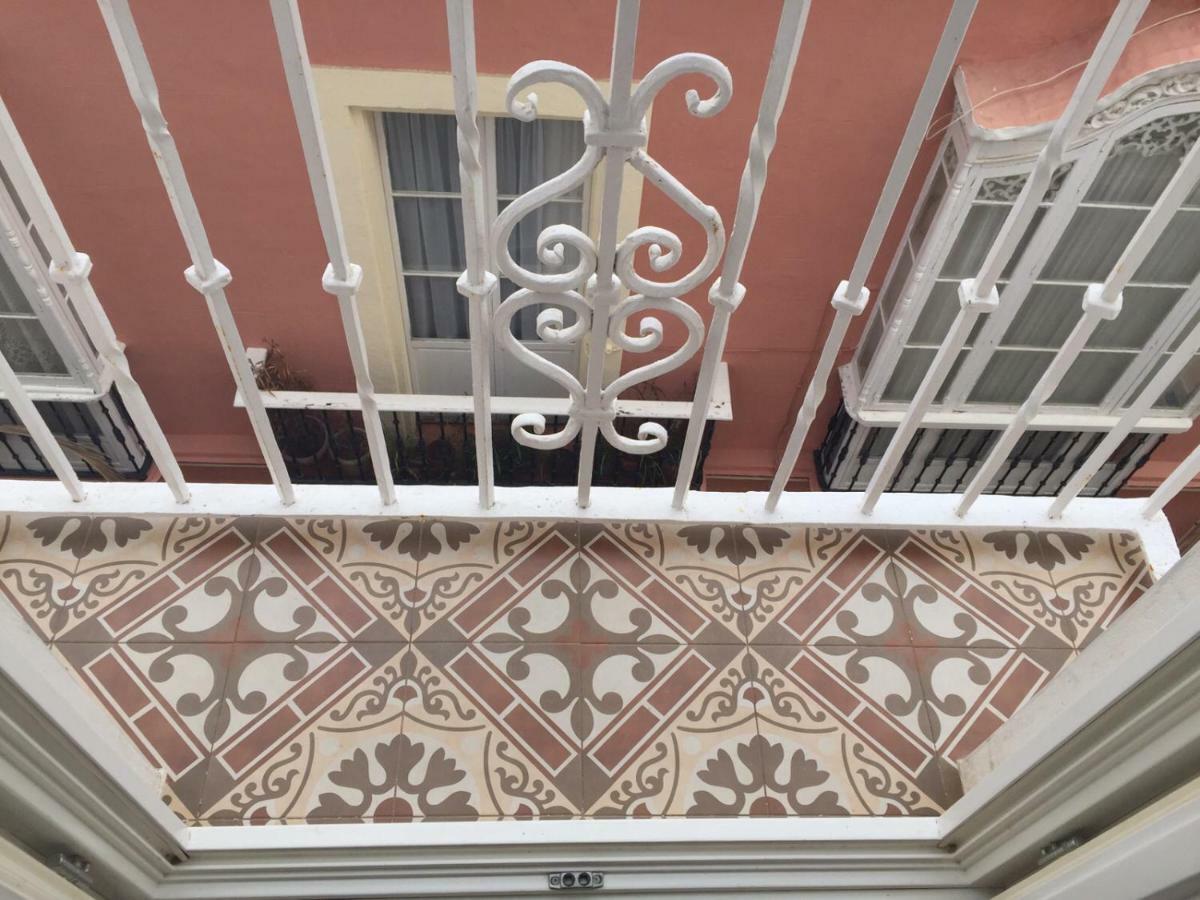 Diseno Y Confort Junto A La Catedral Cadiz Bagian luar foto